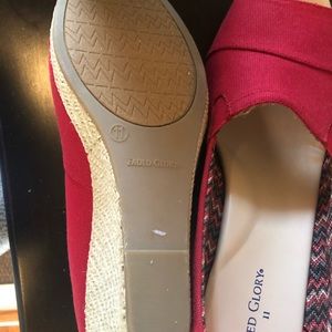 Size 11 red wedge heel espadrille-type shoe